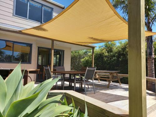 Palm Retreat - Matarangi Holiday Home