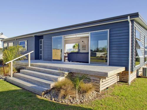 Absolute Waterfront - Matarangi Holiday Home