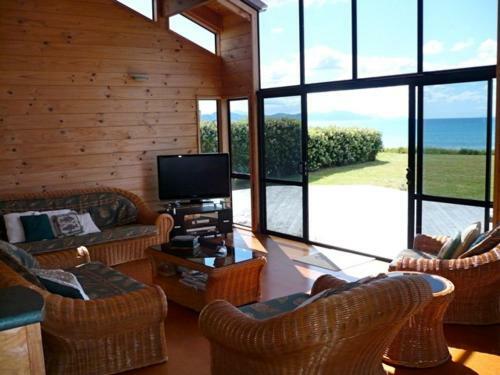 Matarangi Ocean Views - Matarangi Holiday Home