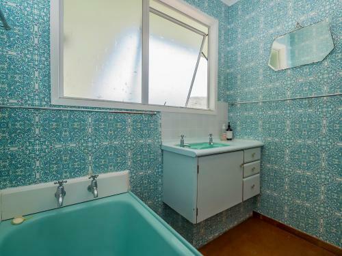 Beachfront Hideaway - Matarangi Holiday Home