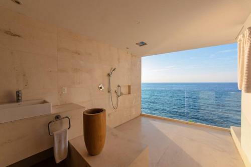 New Oceanfront Luxury Villa In Puerto Vallarta