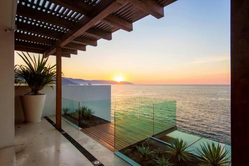 New Oceanfront Luxury Villa In Puerto Vallarta