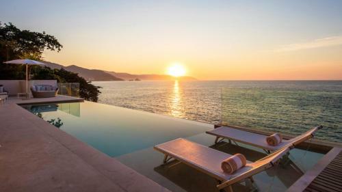 New Oceanfront Luxury Villa In Puerto Vallarta
