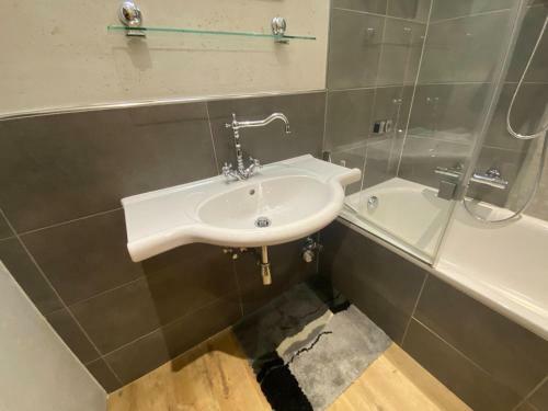 Comfortable Apartment In Kitzb�hel With Garden