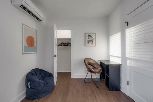 Cheerful 3-bedroom Home With Free Parking