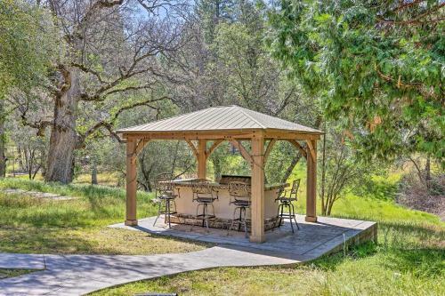 Stunning Groveland Home With Outdoor Kitchen!