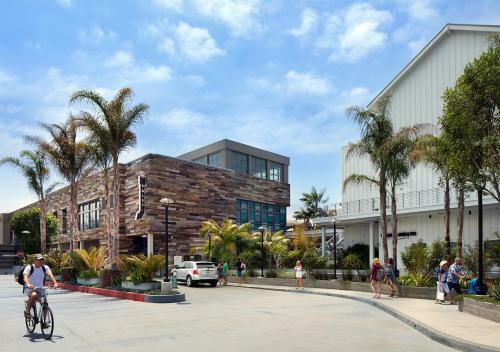 Classic Hb Home On Huge Corner Lot