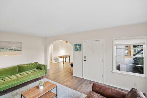 Classic Hb Home On Huge Corner Lot