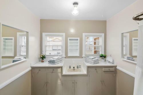 Classic Hb Home On Huge Corner Lot