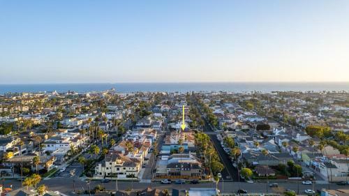 Classic Hb Home On Huge Corner Lot