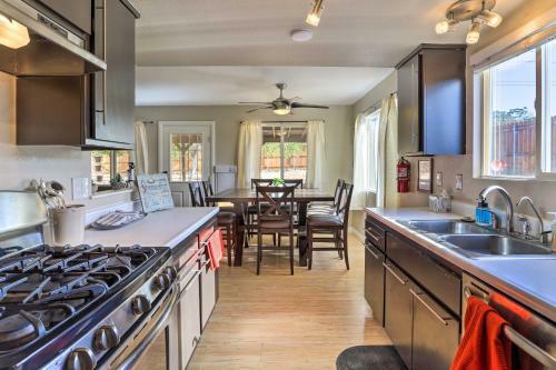 Joshua Tree Escape With Private Yard And Hot Tub!