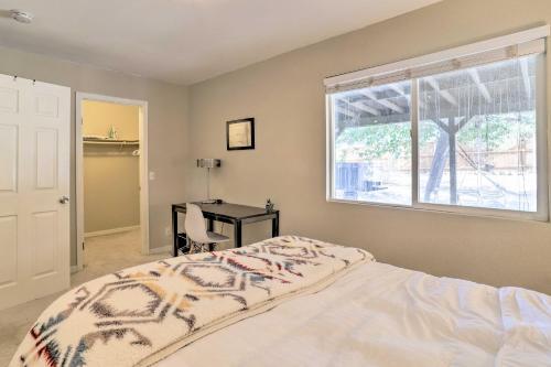 Joshua Tree Escape With Private Yard And Hot Tub!