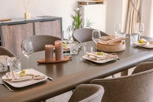 Charming And Spacious Apartment With Parking In Centre Knokke