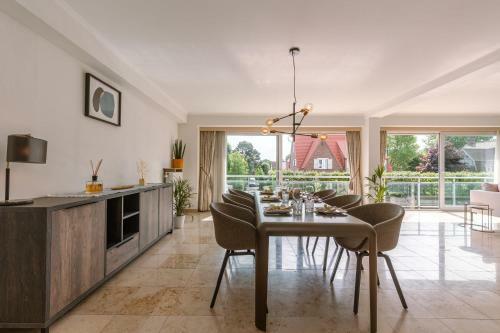 Charming And Spacious Apartment With Parking In Centre Knokke