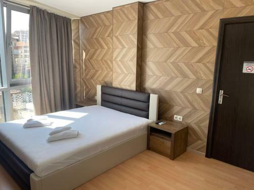 Riverpark Grand Apartment