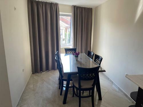 Riverpark Grand Apartment