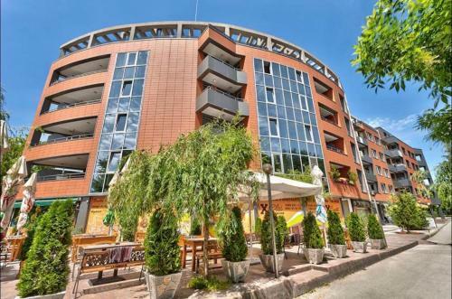 Riverpark Grand Apartment