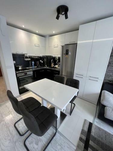 Cite Jardin Apart @ 2 Bedroom Apartment