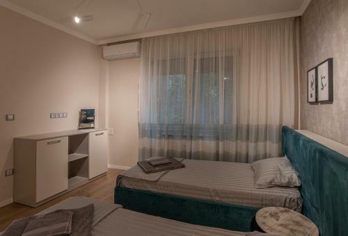 Tina's 2 Bedroom Top Central Apartment