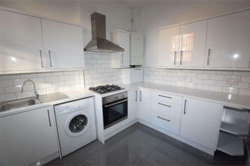 Superb House - 2 Lorn Street