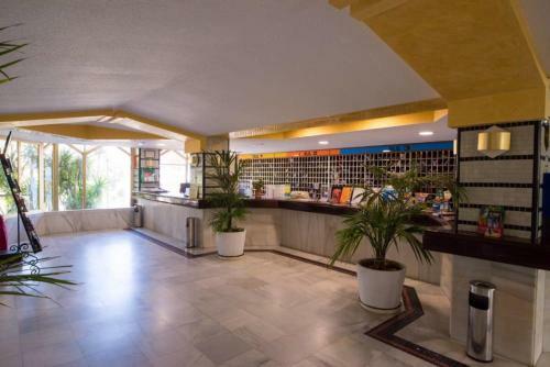 Apartamento Benal Beach Sea Front Holiday Home