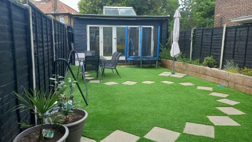 Stunning 1-bed Cabin In Bromley With Hot Tub