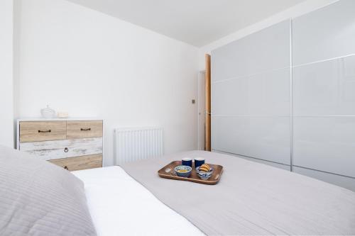 Canal Views Stunning House With Parking Sleeps 9
