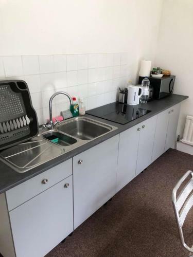 Great Location - Spacious 2 Bed Apartment With Off Road Parking.