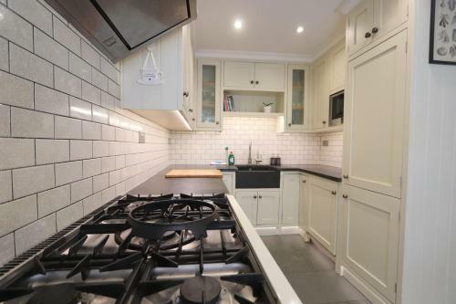 Beautiful Two Bedroom Apartment With Garden