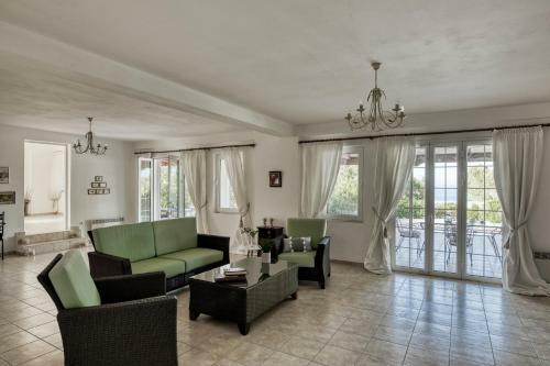Villa Reiki, Classy Beachfront Home At Lakkopetra