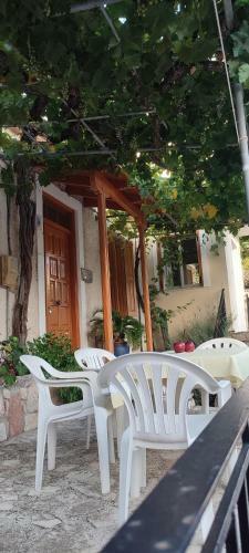 Maroudas Traditional Guest House