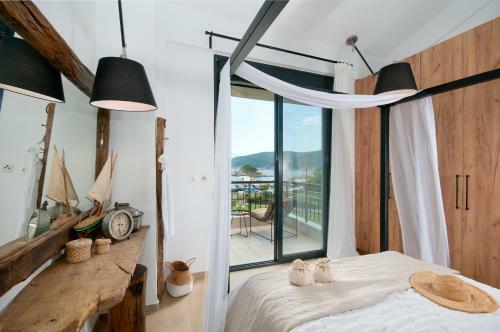 Seathon Seafront Beach Villa In Kalamitsi
