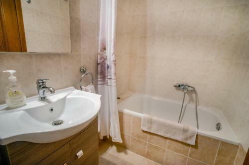 Villa Luxurious 3-bdrm Maisonette With Sea Views
