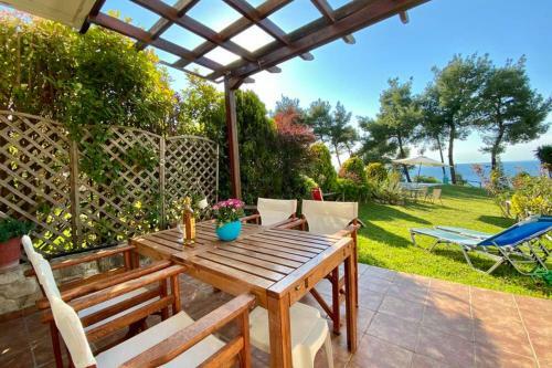 Villa Luxurious 3-bdrm Maisonette With Sea Views