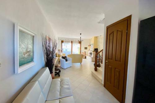 Villa Luxurious 3-bdrm Maisonette With Sea Views