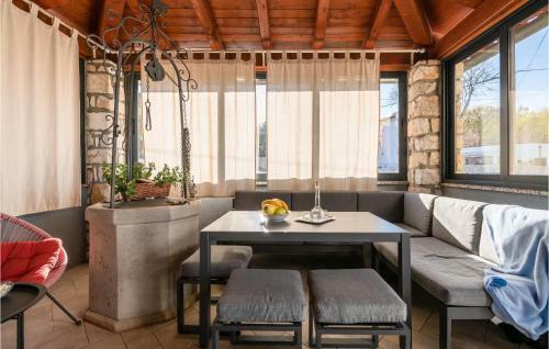 Nice Home In Vlasici - Krsan With 4 Bedrooms