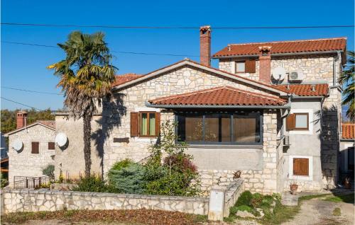 Nice Home In Vlasici - Krsan With 4 Bedrooms