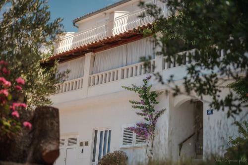 Apartments Lastovo Sili?