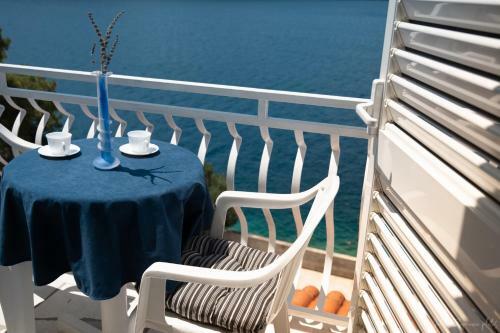Apartments Lastovo Sili?