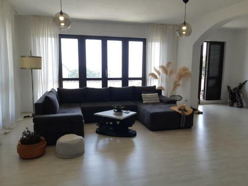 Spacious Apartment With Terrace And Garden And Magnificent View