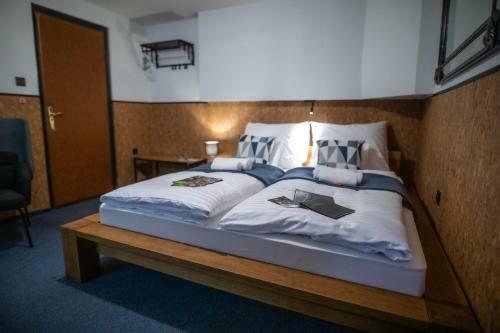 4 �vszak V�lgyhotel