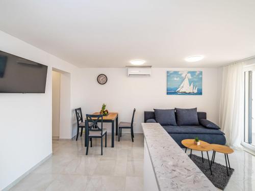 Apartment Ilux-1
