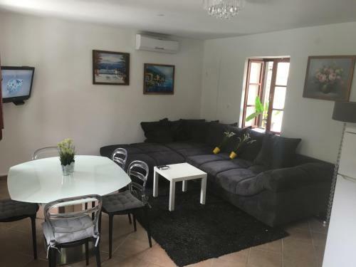 Seafront Apartment Riva