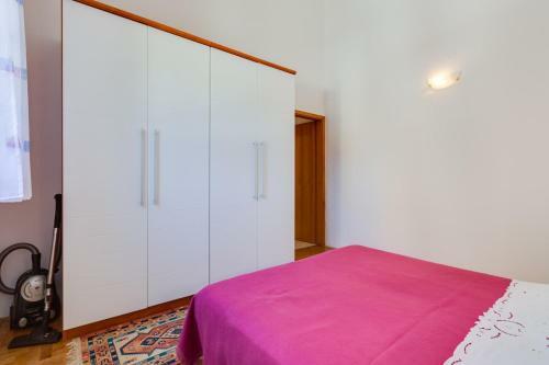 Hostal Apartments Nives, Artatore