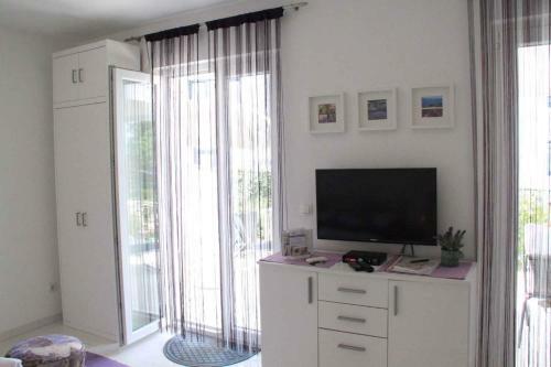 Apartment In Njivice - Insel Krk 42627