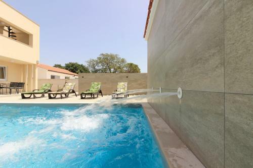 Villa Sunshine With Private Hydromassage Pool Near Pula