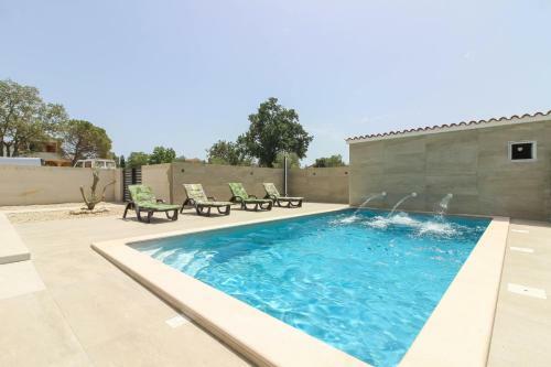 Villa Sunshine With Private Hydromassage Pool Near Pula