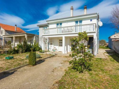 Tranquil Apartment In Podlug With Balcony And Garden