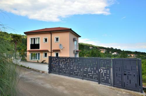 Apartment With Terrace And Sea View 2