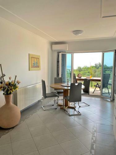 Apartment With Terrace And Sea View 2